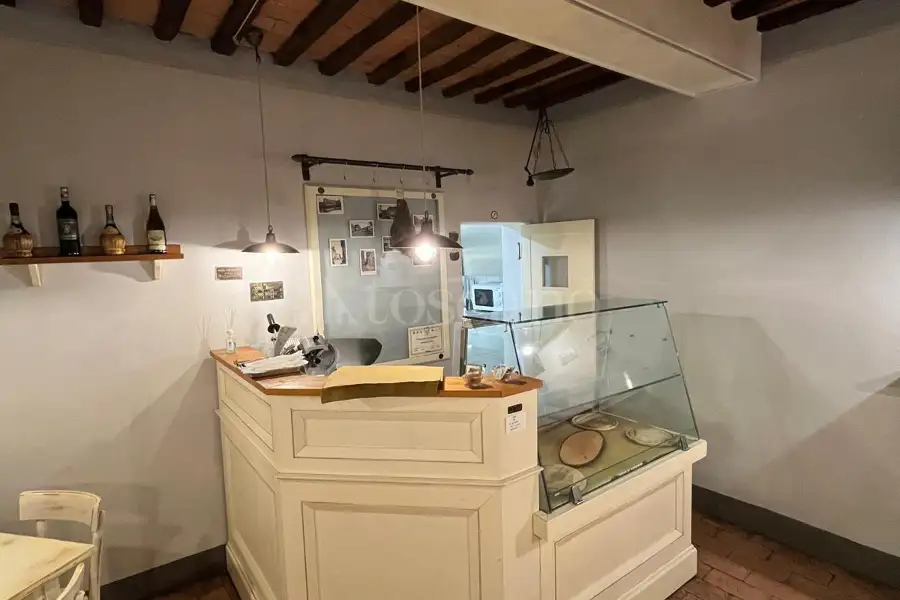 Attività Commerciale in vendita di 150 mq a €690.000 (rif. 5/2026)