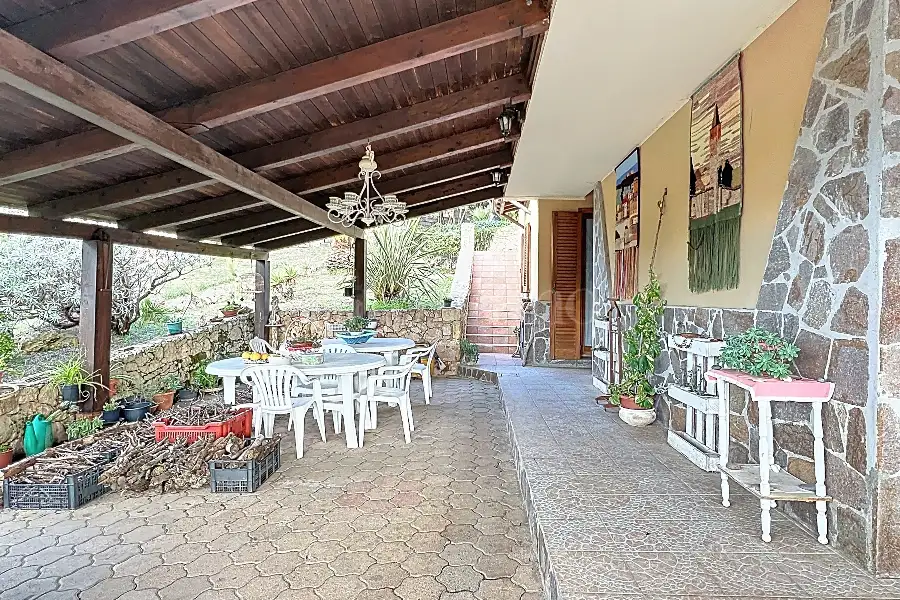 Villa in vendita di 600 mq a €590.000 (rif. 215/2025)