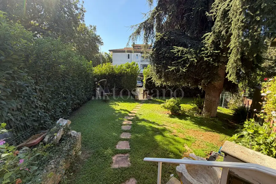 Villa Plurifamiliare in vendita di 430 mq a €395.000 (rif. 19/2026)