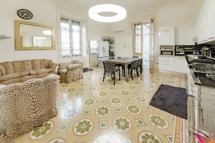 Casa in vendita di 340 mq a €790.000 (rif. 9/2025)