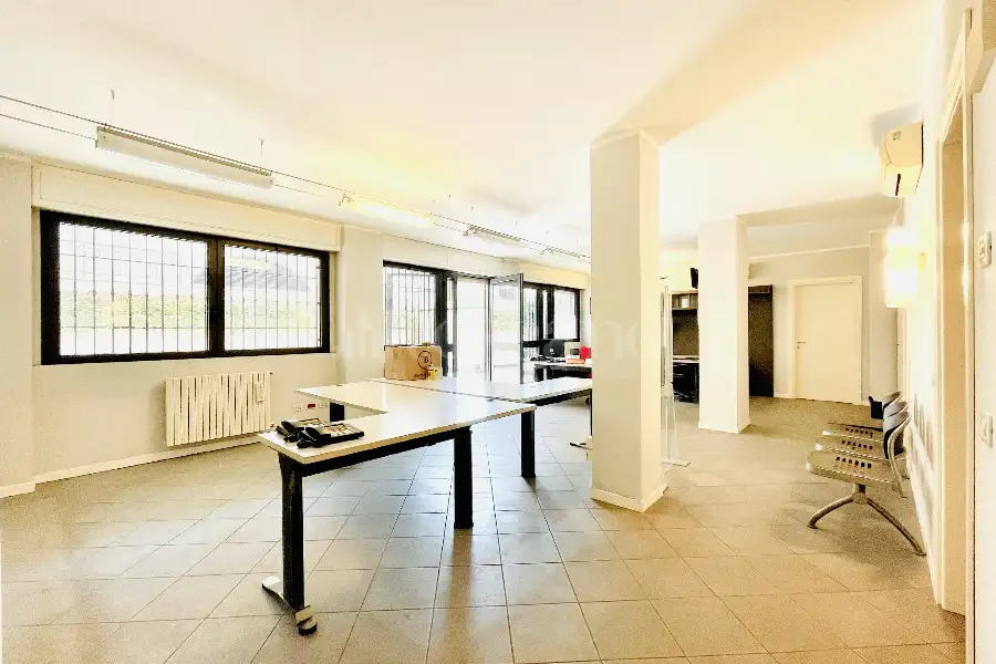 Ufficio in vendita di 300 mq a €650.000 (rif. 48/2026)