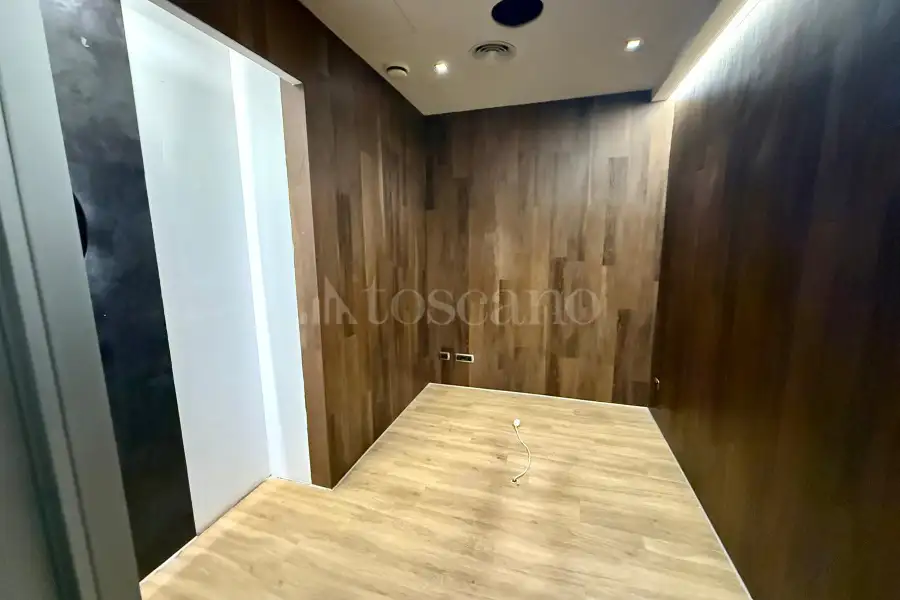 Negozio in affitto di 247 mq a €16.000 (rif. 15/2025)