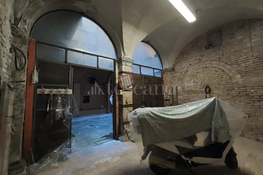 Garage in vendita di 120 mq a €90.000 (rif. 37/2024)