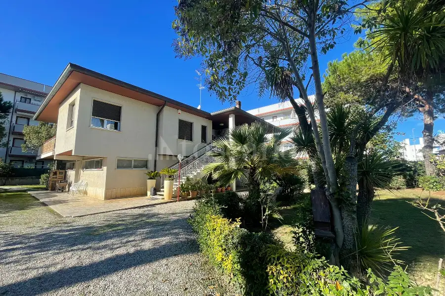 Casa Indipendente in vendita di 312 mq a €870.000 (rif. 58/2025)