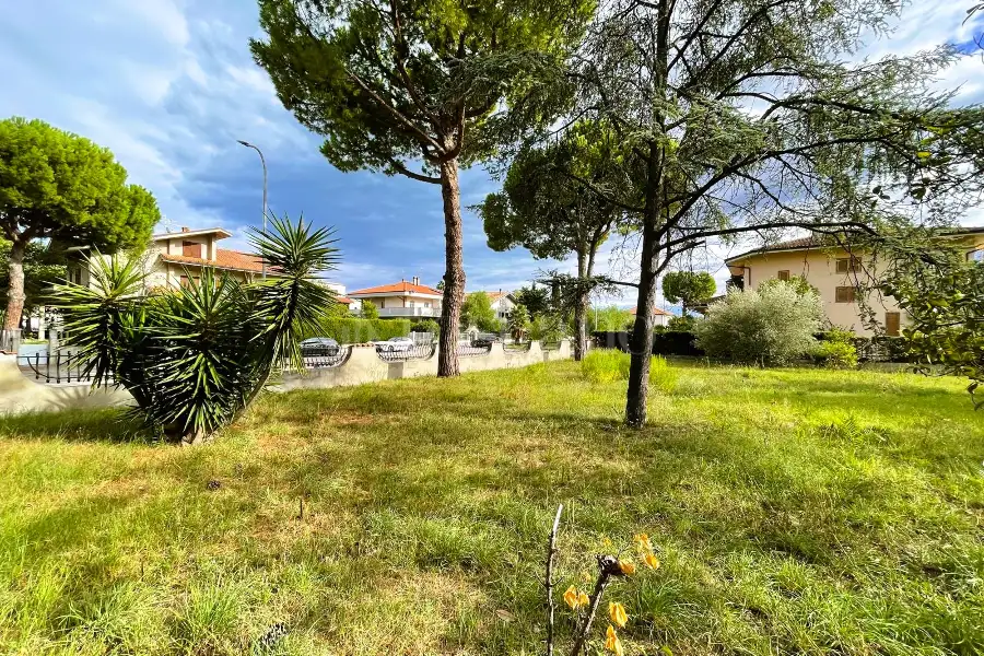 Villa in vendita di 305 mq a €650.000 (rif. 12/2025)