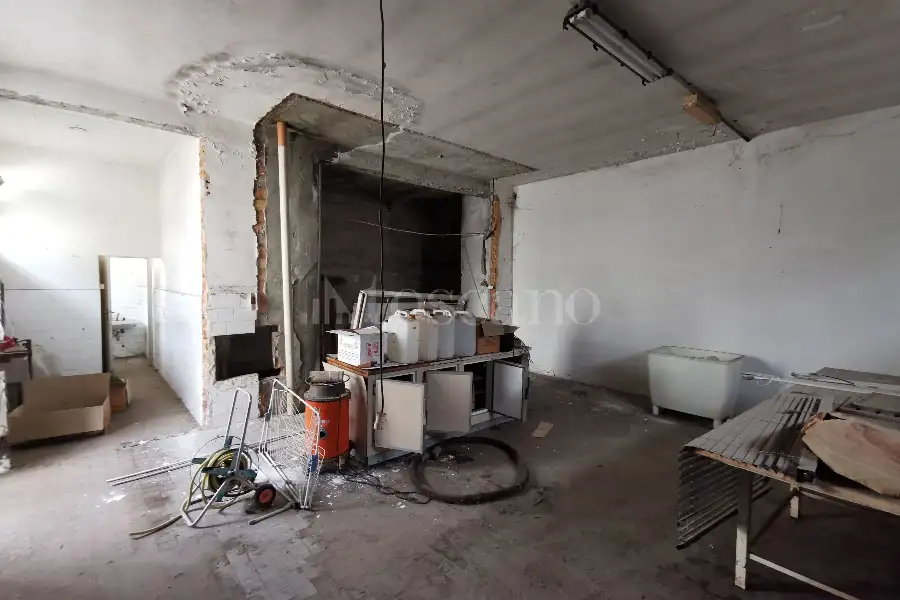 Laboratorio in vendita di 400 mq a €130.000 (rif. 26/2026)