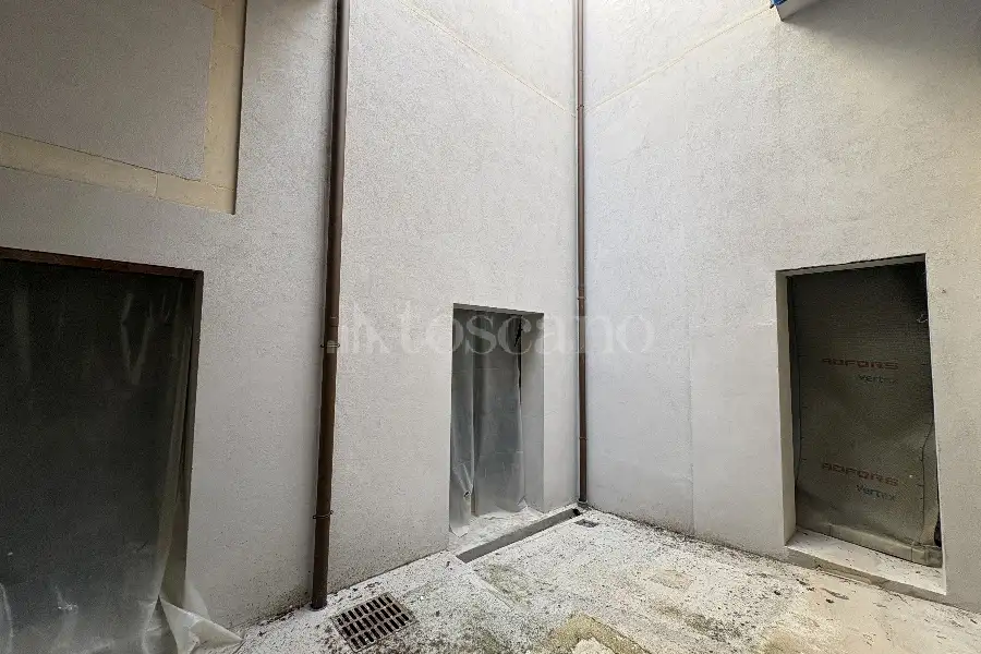 Palazzo in vendita di 813 mq a €1.250.000 (rif. 91/2026)