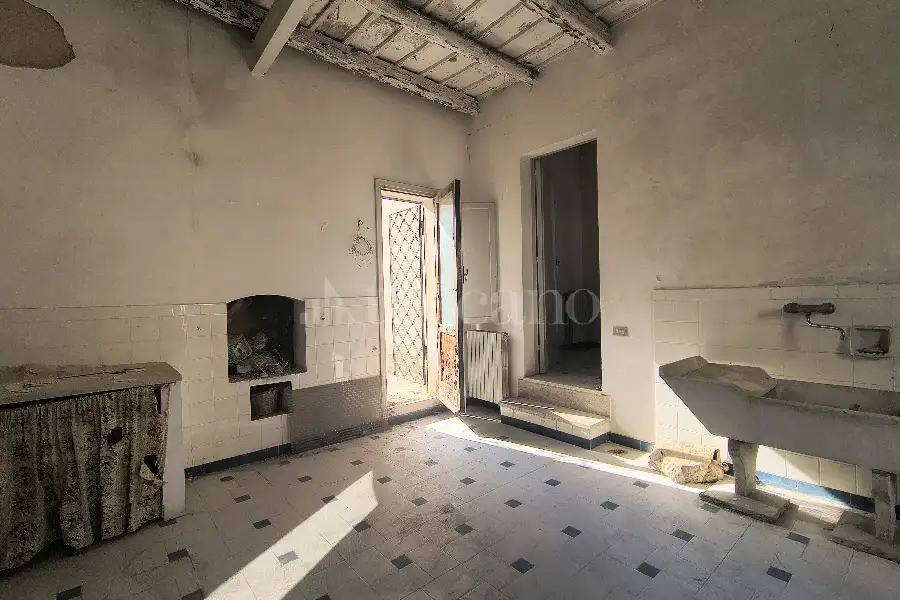 Palazzo in vendita di 585 mq a €338.000 (rif. 51/2026)