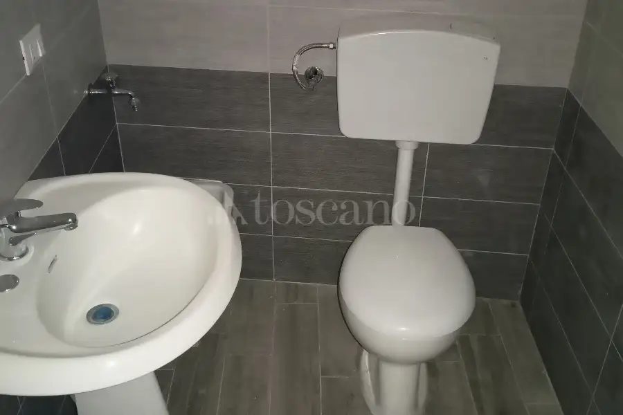 Negozio in affitto di 45 mq a €400 (rif. 56/2025)