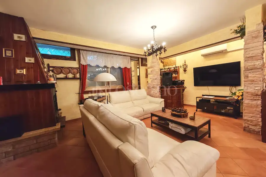 Villa Plurifamiliare in vendita di 260 mq a €489.000 (rif. 59/2026)