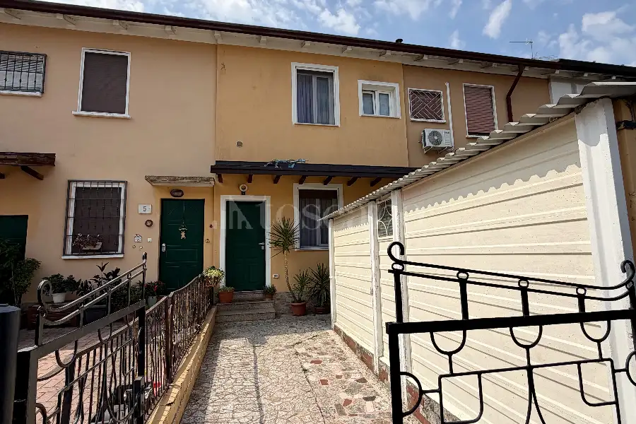 Villino a Schiera in vendita di 100 mq a €230.000 (rif. 27/2026)