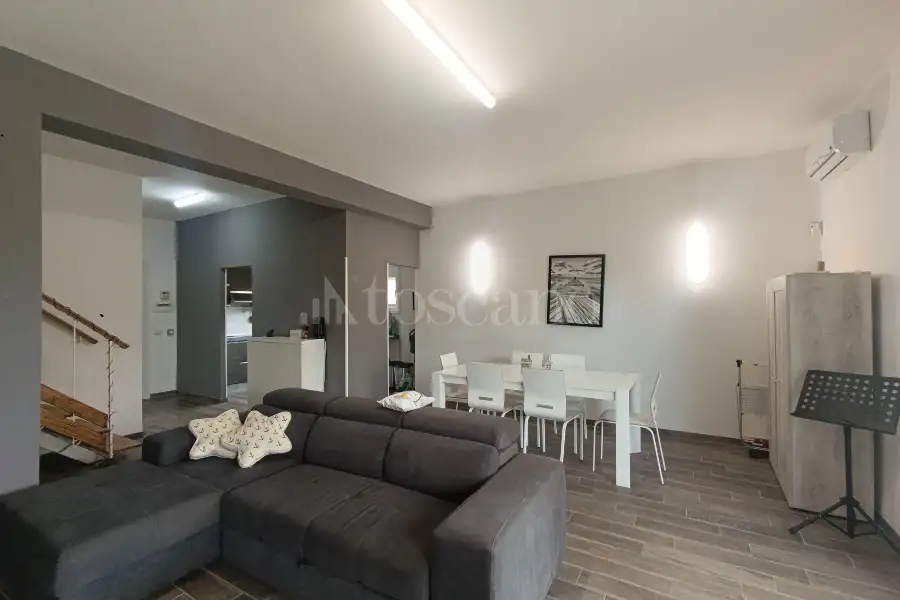 Villino a Schiera in affitto di 120 mq a €2.600 (rif. 49/2026)