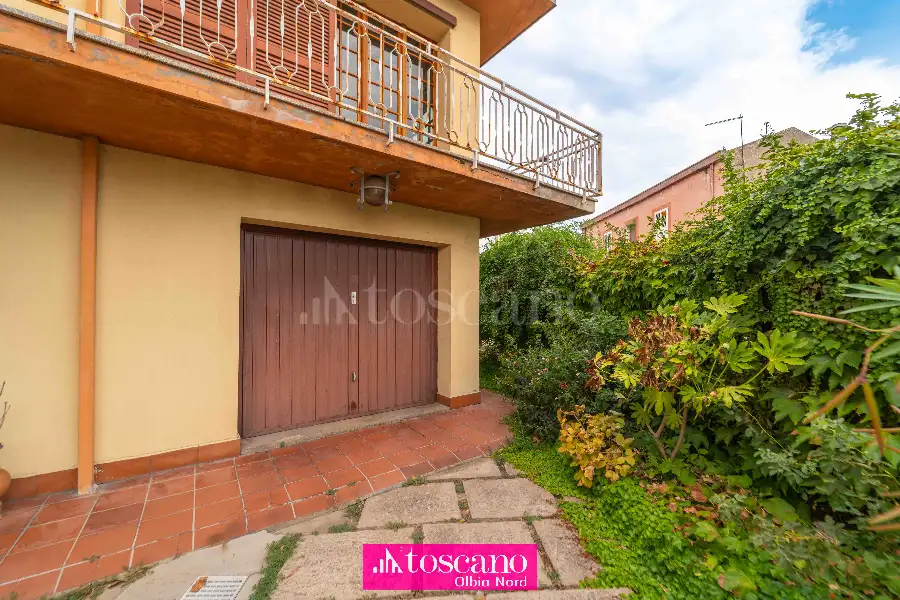 Casa Indipendente in vendita di 400 mq a €300.000 (rif. 72/2025)
