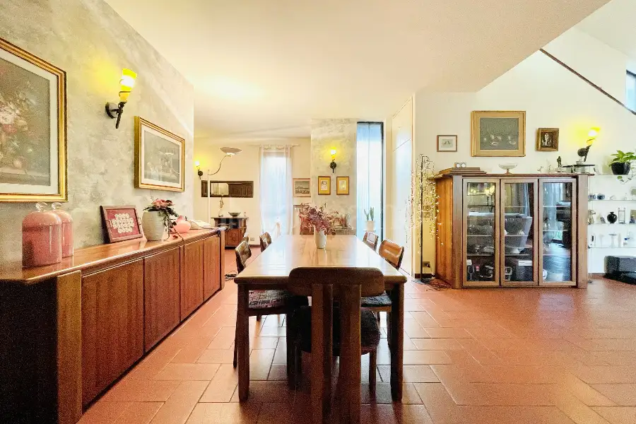 Villa in vendita di 410 mq trattativa riservata (rif. 112/2024)