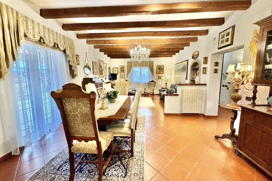 Villa in vendita di 300 mq a €445.000 (rif. 11/2025)
