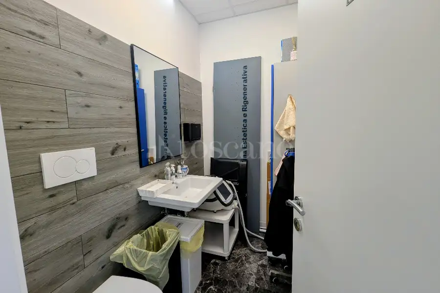 Negozio in vendita di 100 mq a €370.000 (rif. 6/2026)