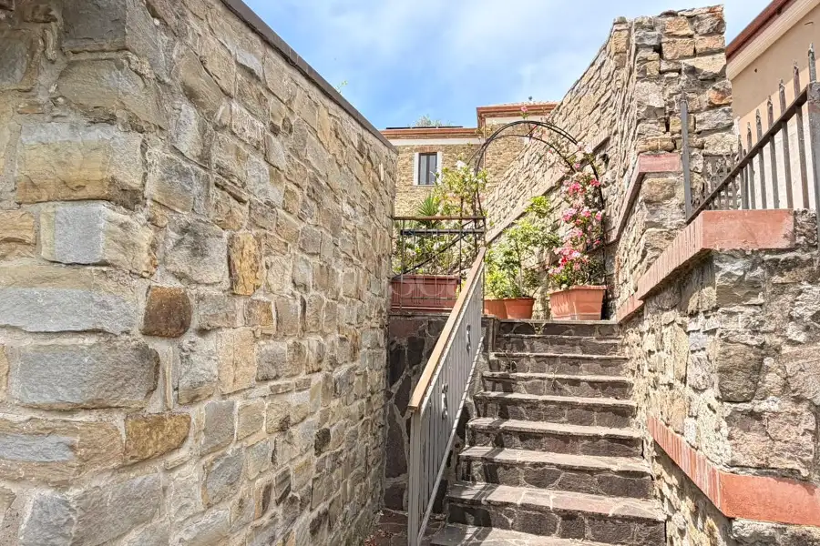 Casa Indipendente in vendita di 190 mq a €350.000 (rif. 3/2026)
