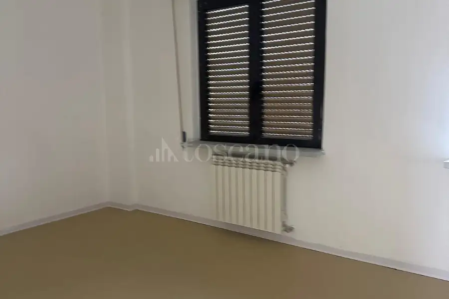 Ufficio in affitto di 300 mq a €3.000 (rif. 83/2026)