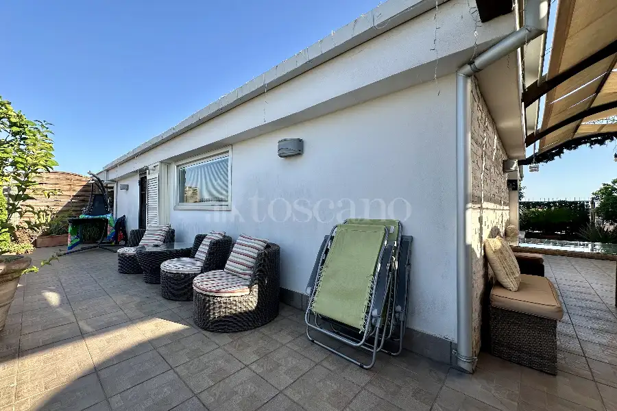 Attico in vendita di 180 mq a €389.000 (rif. 76/2026)