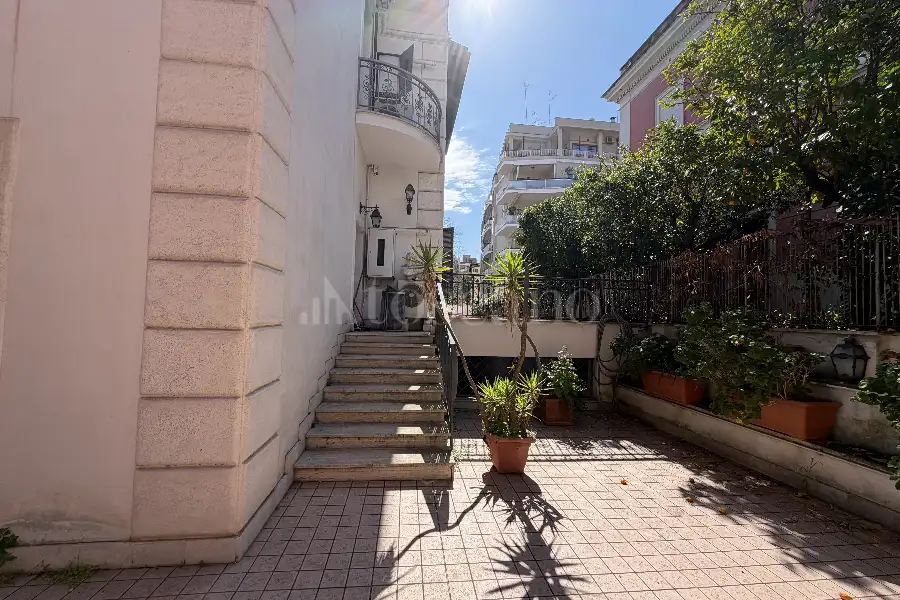 Palazzo in affitto di 600 mq a €16.000 (rif. 24/2025)