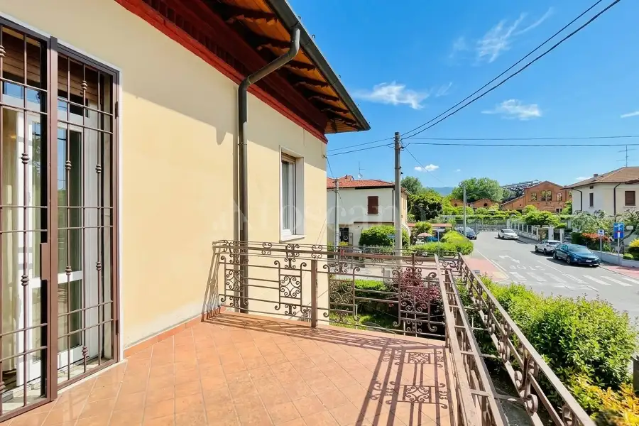 Villa Bifamiliare in vendita di 200 mq a €350.000 (rif. 7/2026)