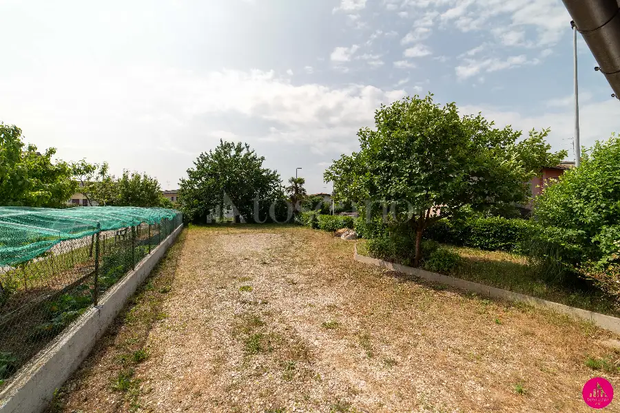 Casa in vendita di 370 mq a €135.000 (rif. 90/2025)