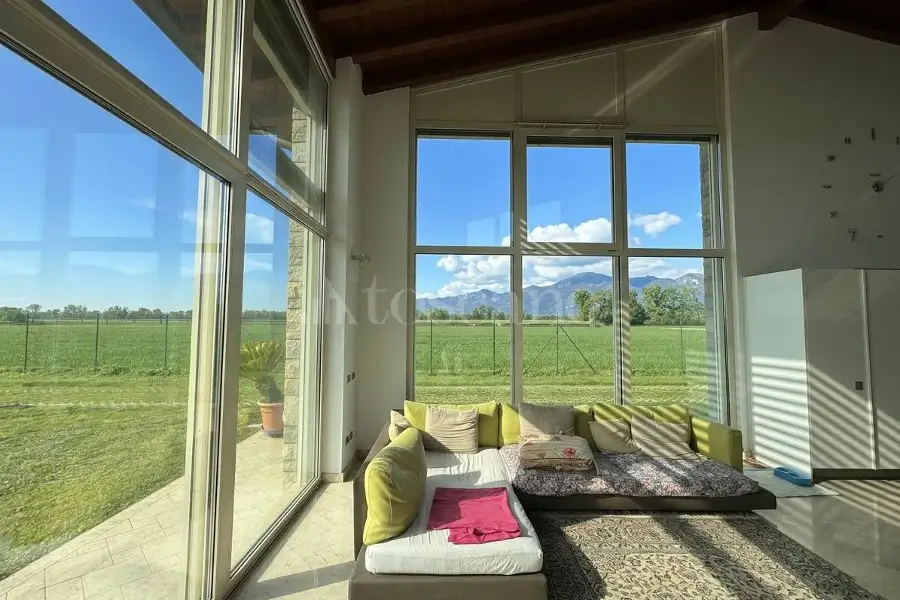 Villa in vendita di 230 mq a €950.000 (rif. 17/2026)