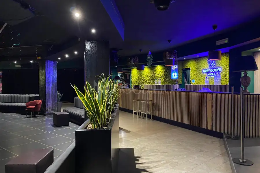Negozio in vendita di 1.200 mq a €1.250.000 (rif. 40/2026)