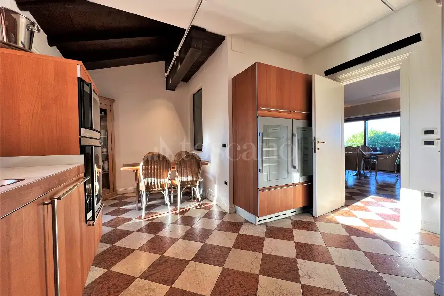 Villino a Schiera in vendita di 300 mq a €2.100.000 (rif. 36/2025)