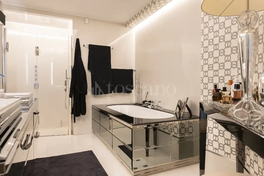 Casa in vendita di 170 mq a €3.100.000 (rif. 86/2025)