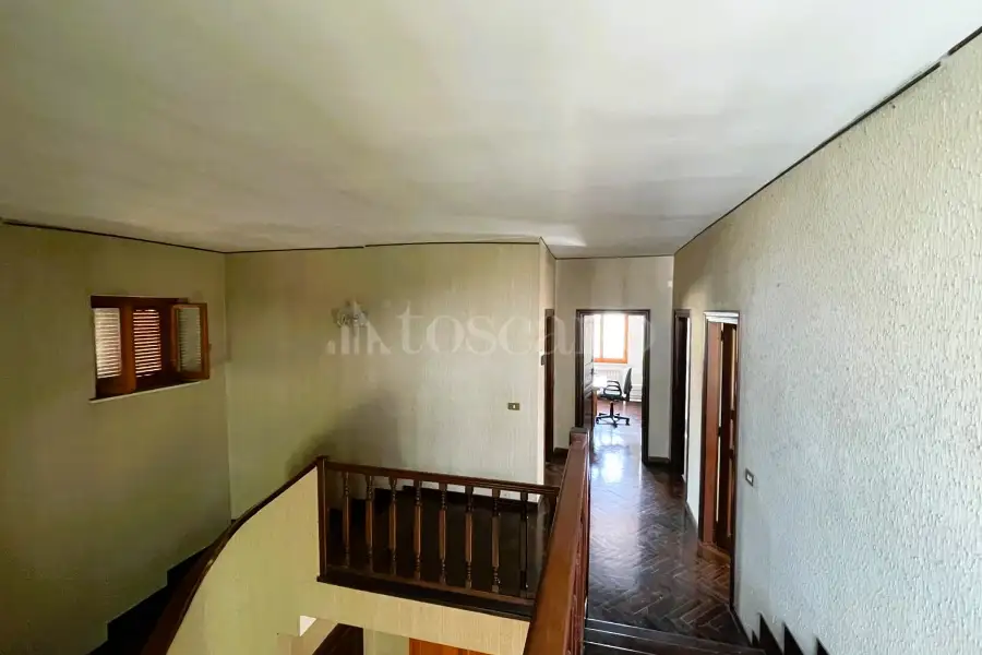 Villa in vendita di 305 mq a €650.000 (rif. 12/2025)