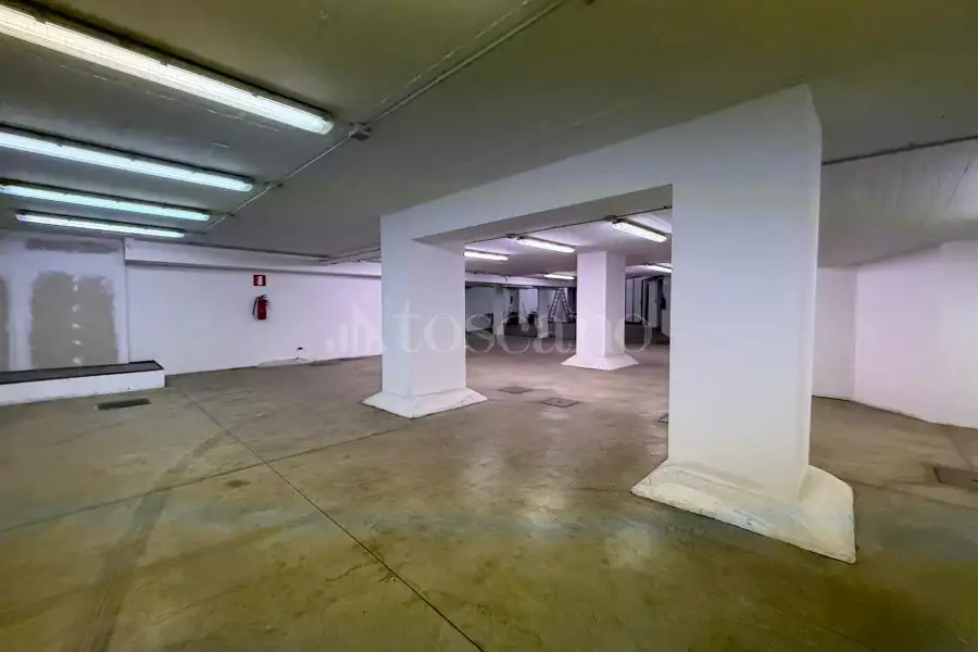 Magazzino in affitto di 350 mq a €900 (rif. 21/2026)