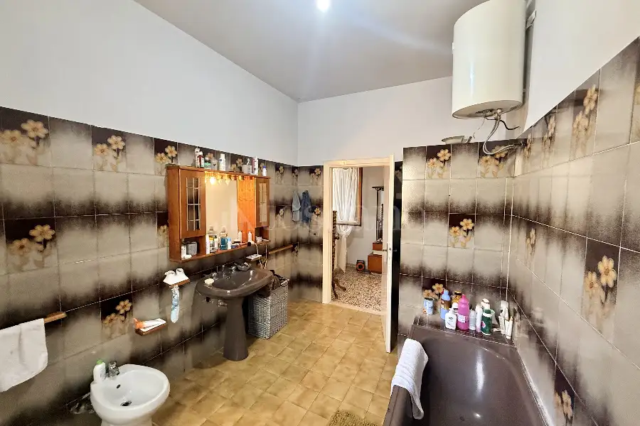 Casa Indipendente in vendita di 254 mq a €299.000 (rif. 81/2026)