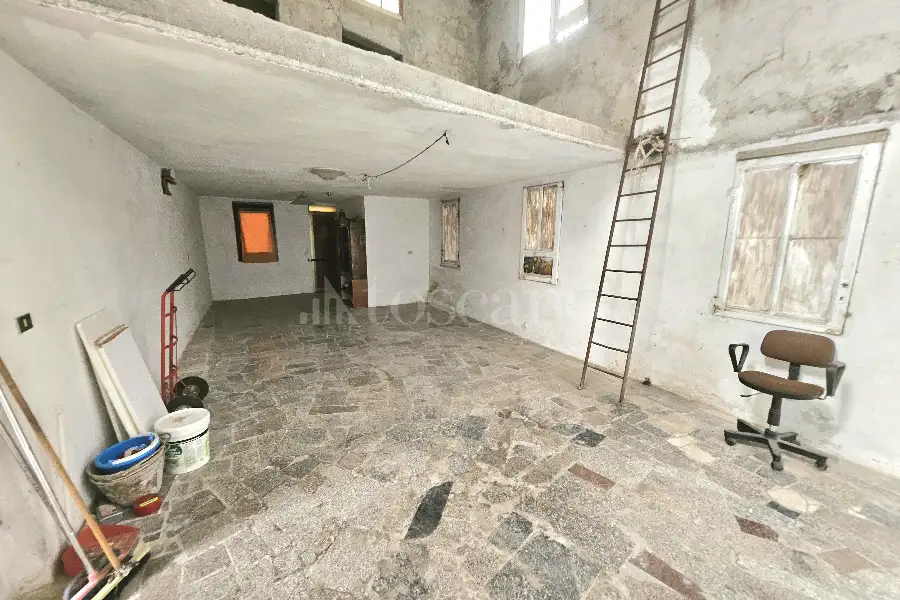 Casa Indipendente in vendita di 300 mq a €300.000 (rif. 6/2026)