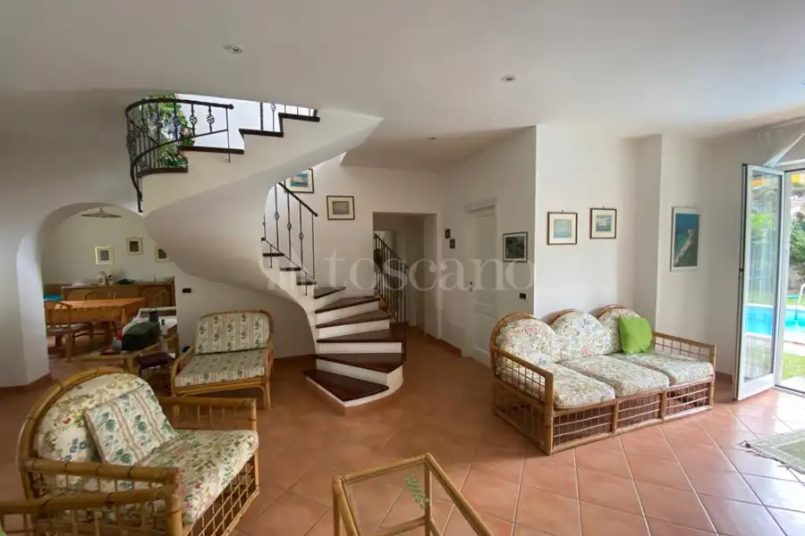 Villa in affitto di 91 mq a €3.500 (rif. 10/2026)