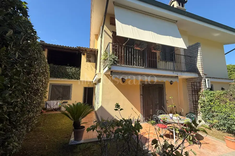 Villa Plurifamiliare in vendita di 220 mq a €545.000 (rif. 12/2026)