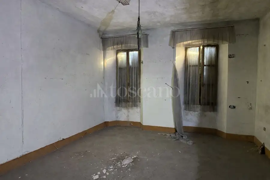 Rustico in vendita di 350 mq a €395.000 (rif. 3/2026)