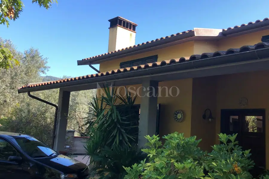 Villa in vendita di 410 mq a €398.000 (rif. 43/2024)