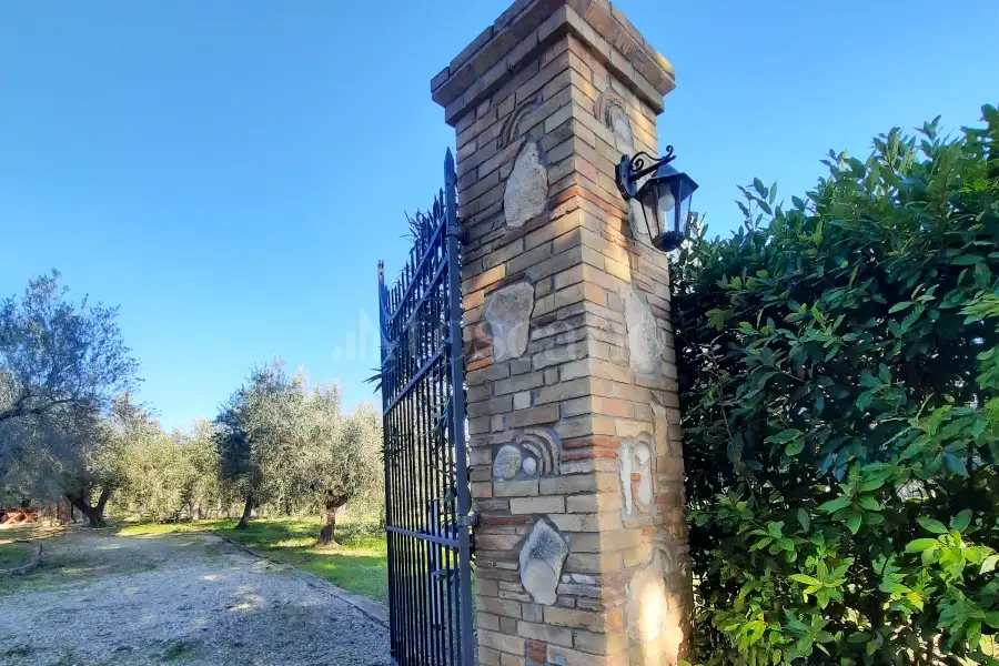 Villa in vendita di 480 mq a €880.000 (rif. 4/2026)