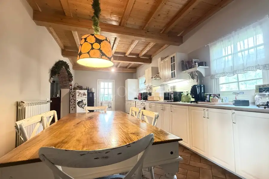 Casale in vendita di 300 mq a €990.000 (rif. 9/2026)
