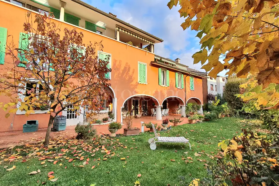 Villa Plurifamiliare in vendita di 400 mq a €399.000 (rif. 6/2025)