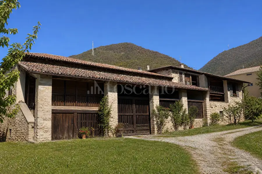 Casale in vendita di 1.300 mq a €560.000 (rif. 65/2023)