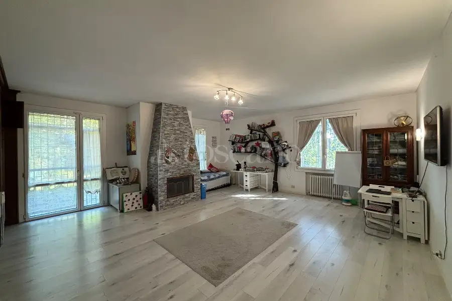 Villa in vendita di 345 mq a €820.000 (rif. 40/2026)