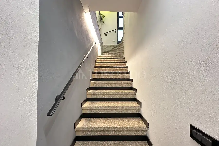 Loft in affitto di 90 mq a €1.100 (rif. 9/2026)