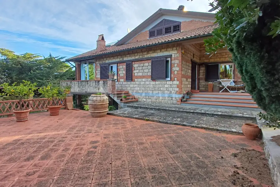 Villa Plurifamiliare in vendita di 800 mq a €1.390.000 (rif. 26/2024)