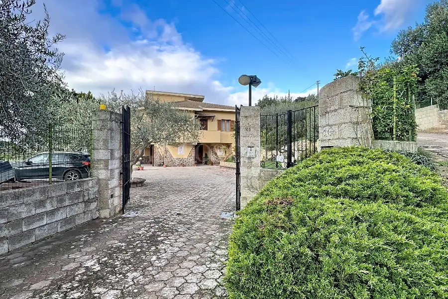 Villa in vendita di 600 mq a €590.000 (rif. 215/2025)