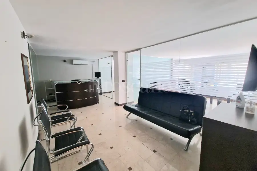 Ufficio in vendita di 100 mq a €255.000 (rif. 25/2026)