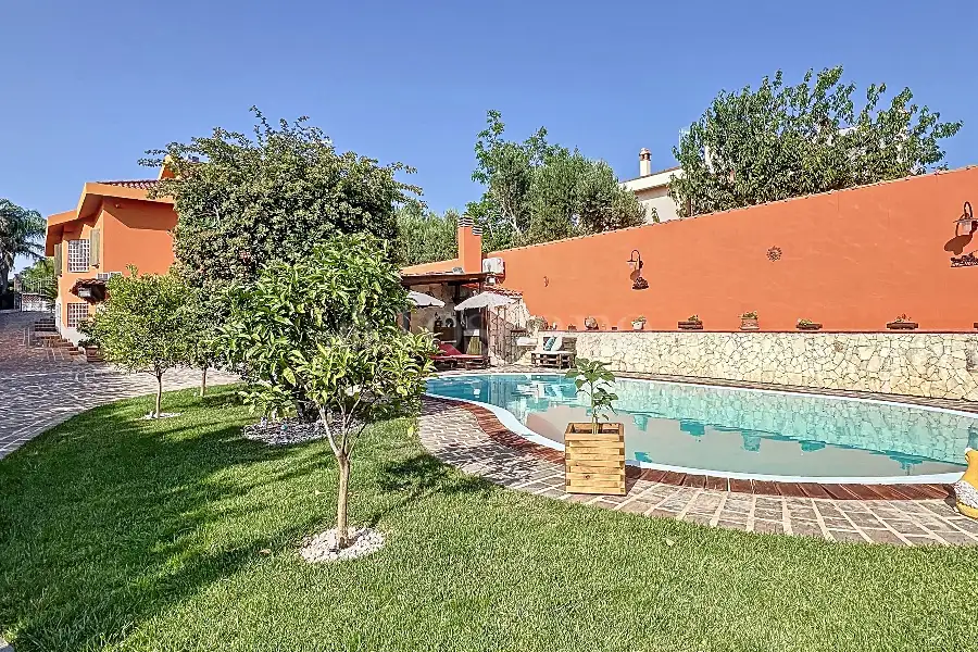 Casa Indipendente in vendita di 330 mq a €590.000 (rif. 82/2025)