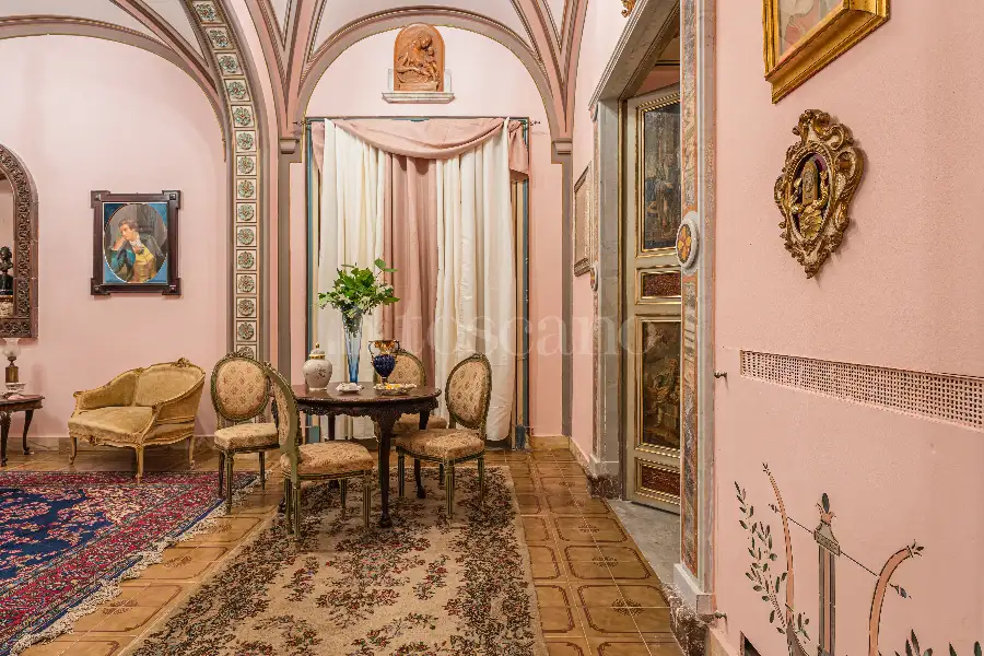 Villa in vendita di 1.200 mq a €4.250.000 (rif. 61/2026)