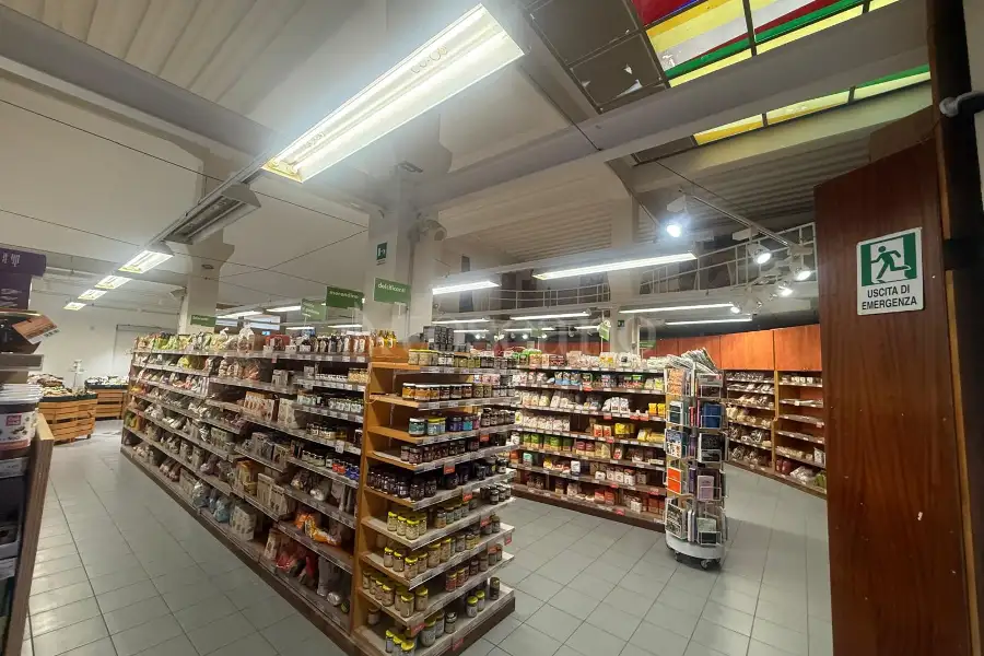 Negozio in vendita di 590 mq trattativa riservata (rif. 7/2026)